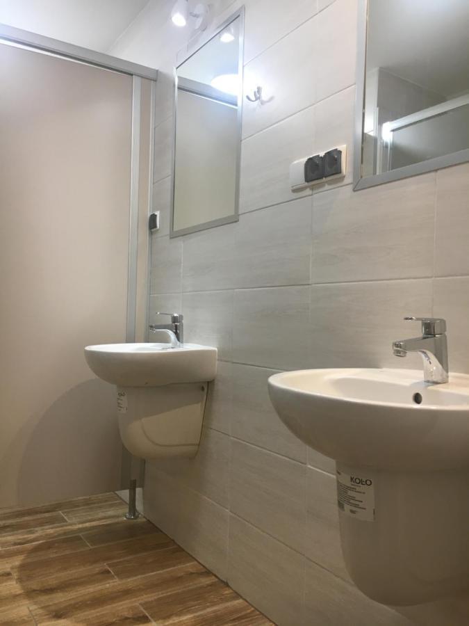 Hostel Opolska 11-19 Wroclaw Ngoại thất bức ảnh