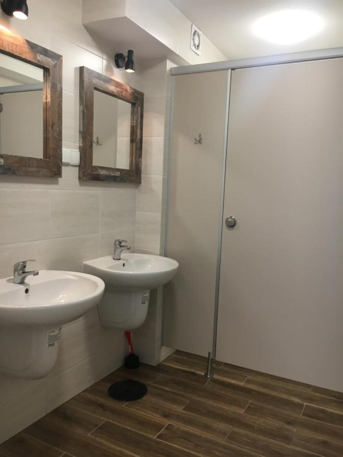 Hostel Opolska 11-19 Wroclaw Ngoại thất bức ảnh