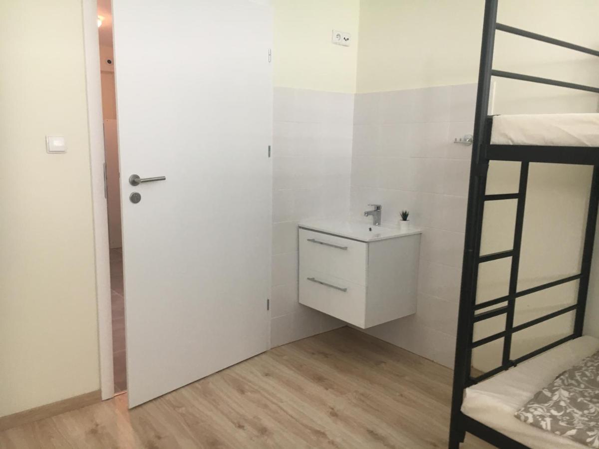 Hostel Opolska 11-19 Wroclaw Ngoại thất bức ảnh